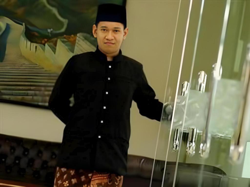 Yusro Hotel Restaurant & Convention Jombang Exterior foto