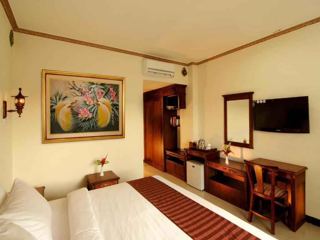 Yusro Hotel Restaurant & Convention Jombang Exterior foto