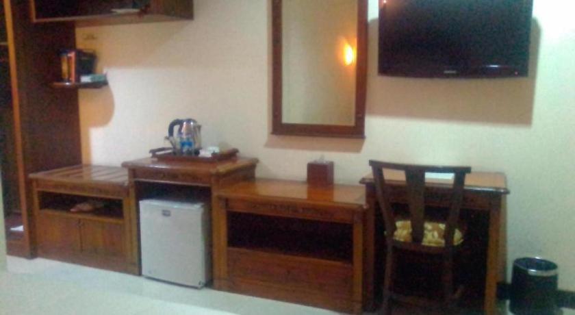 Yusro Hotel Restaurant & Convention Jombang Exterior foto