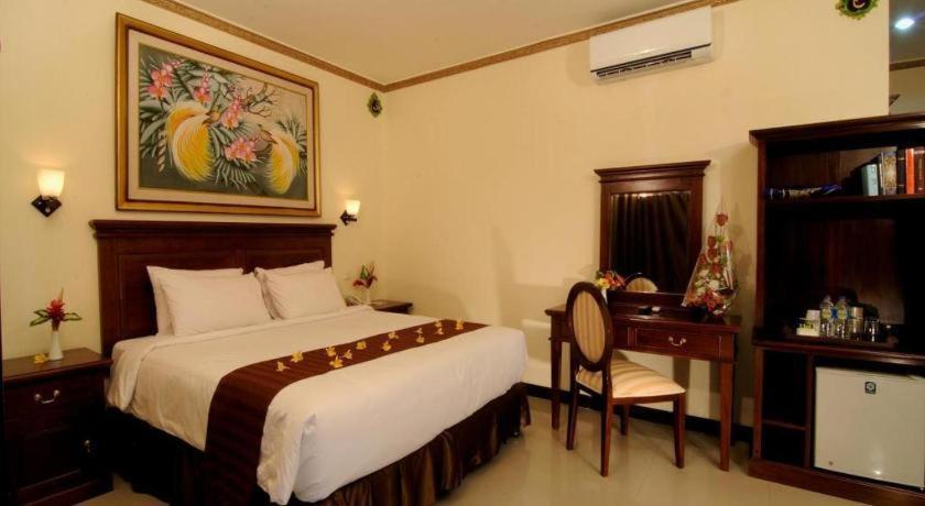 Yusro Hotel Restaurant & Convention Jombang Exterior foto