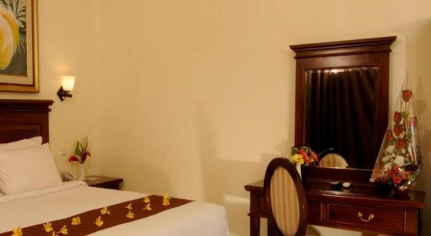 Yusro Hotel Restaurant & Convention Jombang Exterior foto