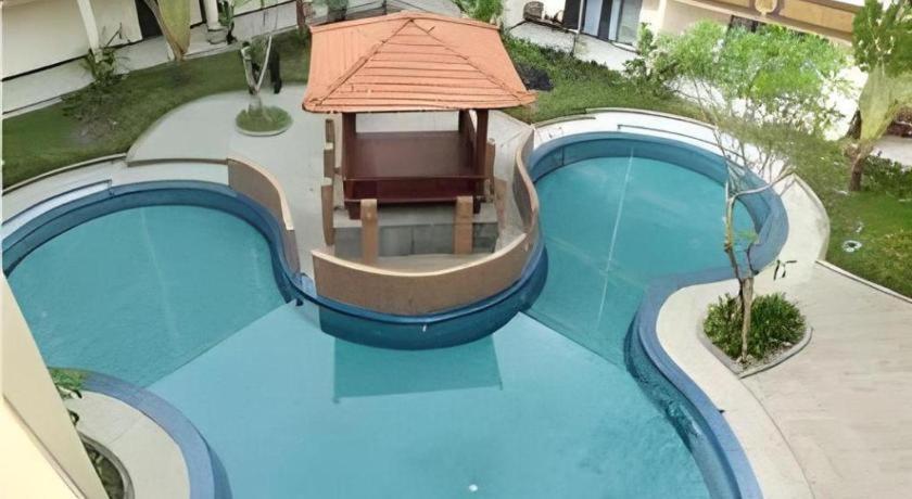 Yusro Hotel Restaurant & Convention Jombang Exterior foto