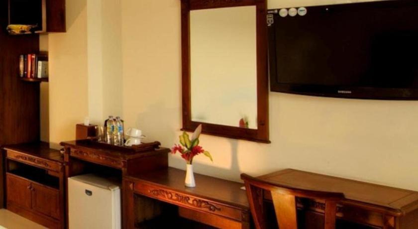 Yusro Hotel Restaurant & Convention Jombang Exterior foto
