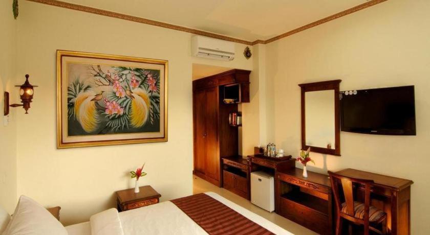 Yusro Hotel Restaurant & Convention Jombang Exterior foto
